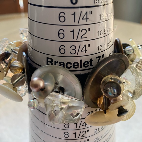 Button Bracelet - Picture 8 of 9